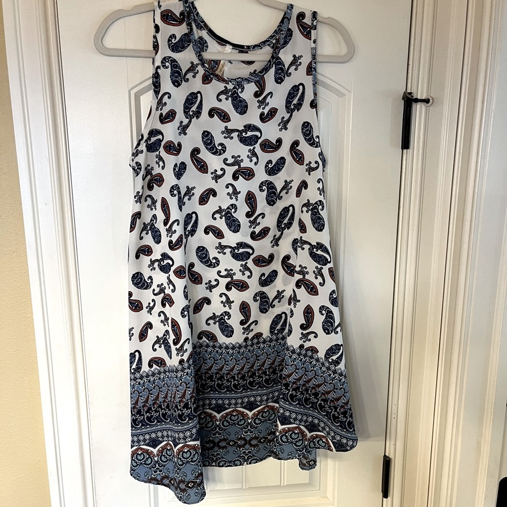 Women’s paisley tunic with pockets